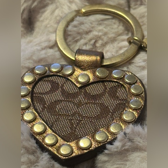 Authentic Coach Vintage Gold and Brown Signature Heart Key Holder! NWOT - Picture 3 of 4